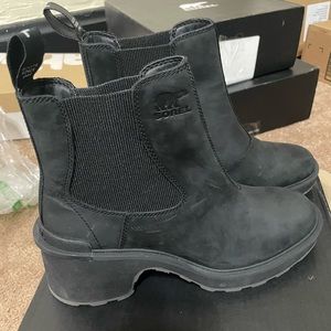 Sorel High line heal Chelsea boots